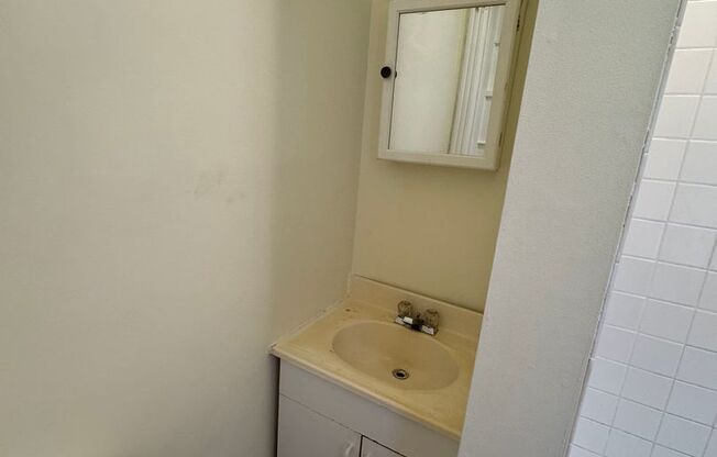 1 bed, 1 bath, $1,000, Unit 147-1FS