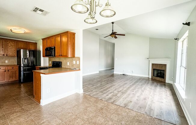 MOVE IN READY Home for Lease in South Point Neighborhood!