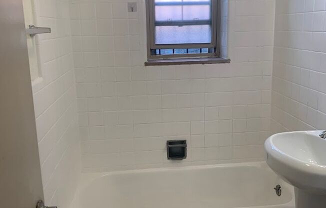 2 beds, 1 bath, $1,750, Unit 105D