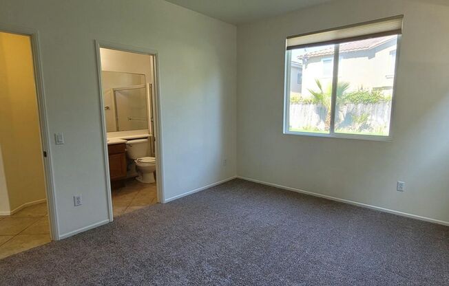 Gated Tesoro Community in Oxnard - 5 bdrm 5 bath Home - $5500