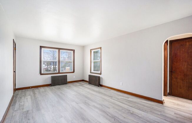 1 bed, 1 bath, $750, Unit D