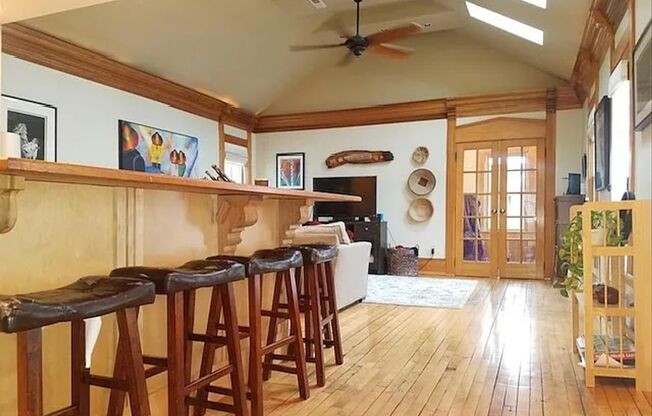 Rare Find in Brewer’s Hill – Bright, Character-Filled 3BR Upper + $500 Move-In Credit!