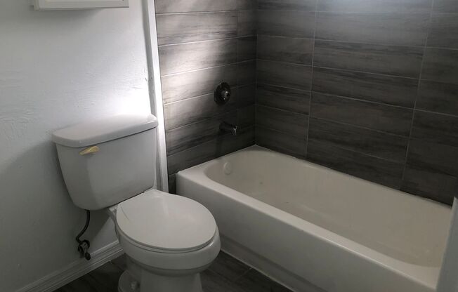 2 beds, 2 baths, 1,000 sqft, $1,350, Unit Unit B