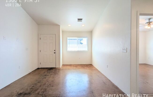 1306 E 9 ST