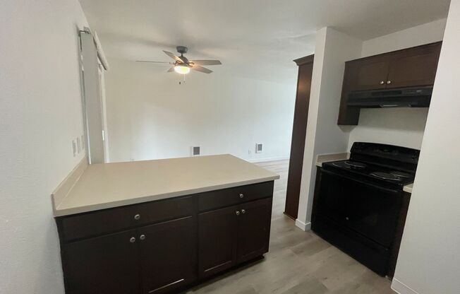3 beds, 1 bath, 990 sqft, $1,755, Unit 60