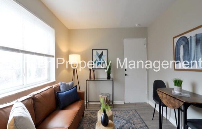 1 bed, 1 bath, $895, Unit 3320 Greenwood Blvd #06