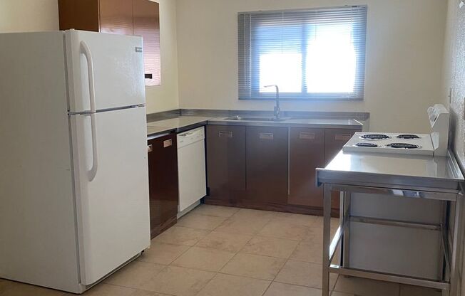 1 bed, 1 bath, 690 sqft, $915, Unit 26