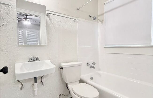 1 bed, 1 bath, $1,095, Unit B2611