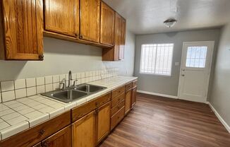 2 beds, 1 bath, $2,300