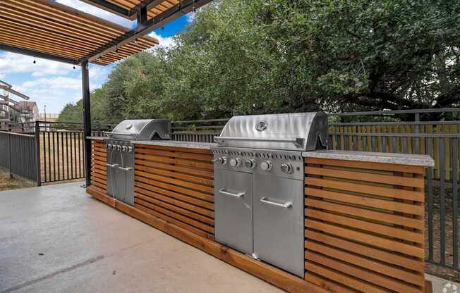 The Broadwater at Salado Creek Grill Area