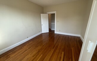 1 bed, 1 bath, $2,800, Unit 14