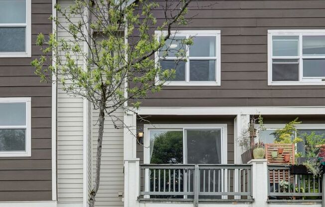 Newer 2 bedroom Townhome in Lynnwood