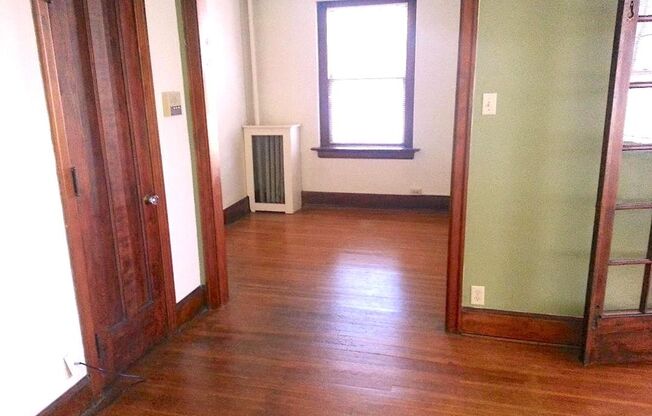 1 bed, 1 bath, 650 sqft, $810, Unit 527-8
