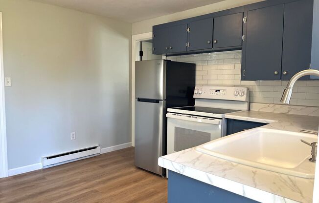 2 beds, 1 bath, $2,300, Unit UNIT 1