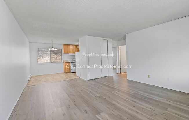 2 beds, 1 bath, $1,399, Unit 5504 SE Center Street  Unit D