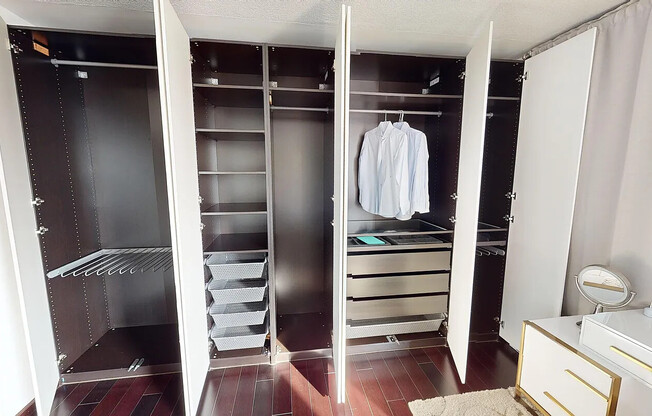 1 bed, 1 bath, 833 sqft, $4,900, Unit 36J