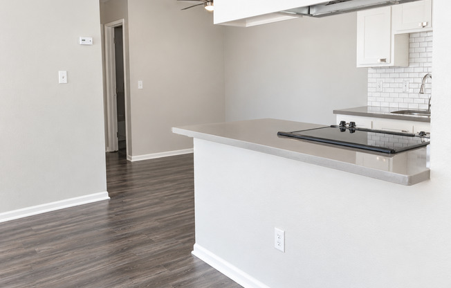 2 beds, 2 baths, $2,100, Unit 31