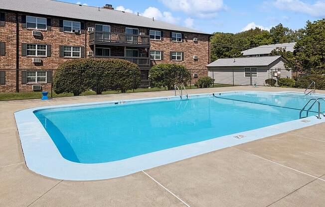 Community Swimming Pool with Pool Furniture at Middlesex Crossing Apartments located in Billerica, MA.
