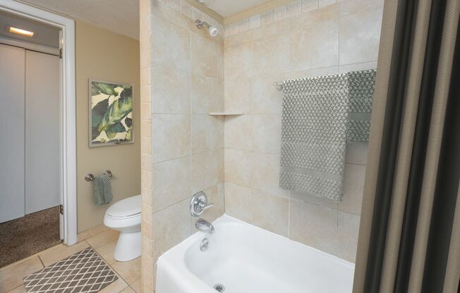 1 bed, 1 bath, 652 sqft, $800, Unit 1300-F