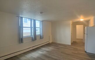 2 beds, 1 bath, $1,350, Unit Unit 2