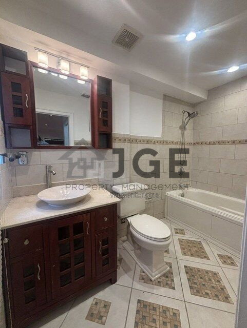3 beds, 2 baths, 1,535 sqft, $3,300