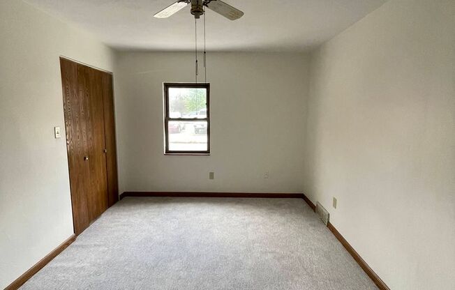 2 beds, 1 bath, $1,100, Unit Unit #1