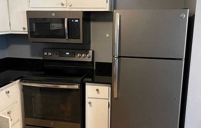 Beautiful 2 bedroom, 1.5 bath Condo in Westland