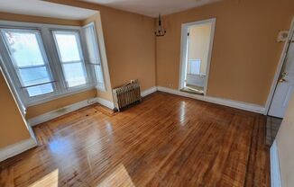 1 bed, 1 bath, $1,095, Unit 2R