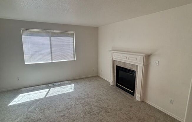 4 Bed 2.5 Bath in Hillsboro. Half off first full month!