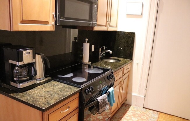 1 bed, 1 bath, 560 sqft, $3,300, Unit 3R