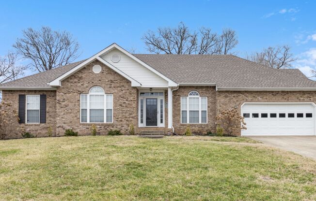 Lovely Home near Exit 8! 3 Bed 2 Bath with Bonus! Rossview schools!