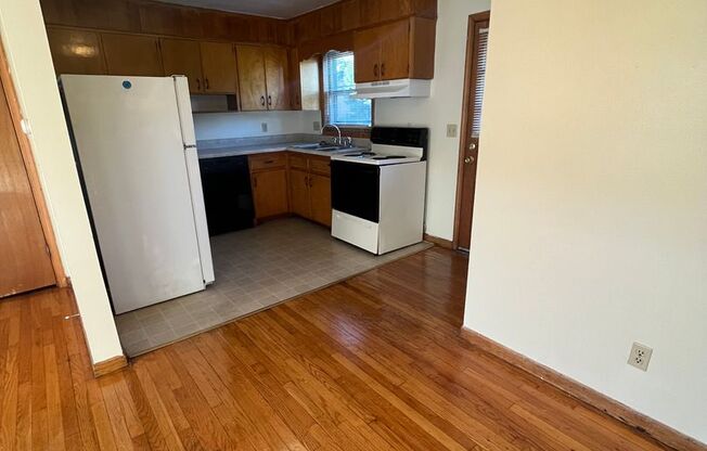 2 beds, 1 bath, 903 sqft, $1,240, Unit G-2