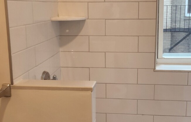 2 beds, 1 bath, $3,200, Unit 10