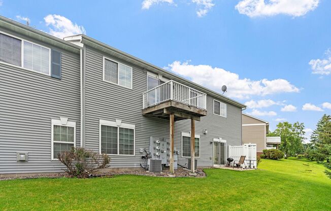 3bd, 2ba town home in NEW HOPE, avail NOW