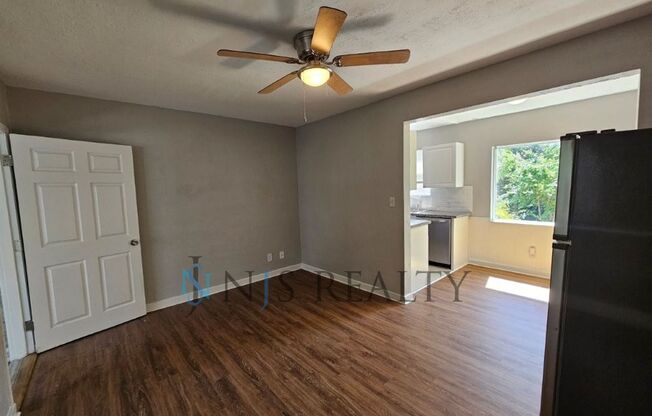 REDUCED $200!! Cute 3/1 with updated kitchen & bath, enclosed front lanai & one car garage!!