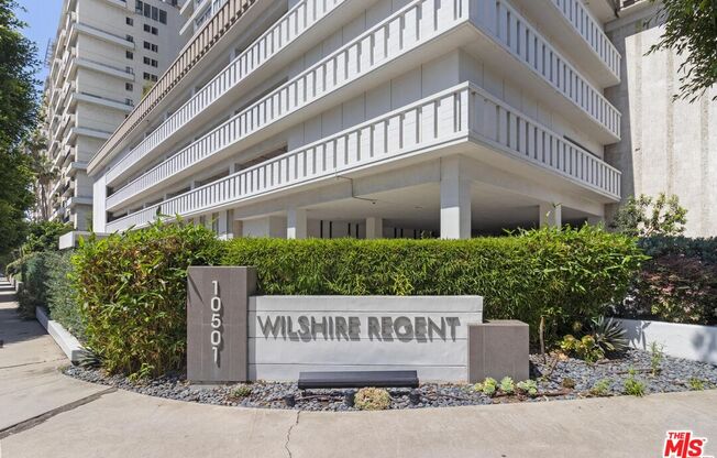 2 beds, 1.8 baths, 1,114 sqft, $5,400, Unit 1703