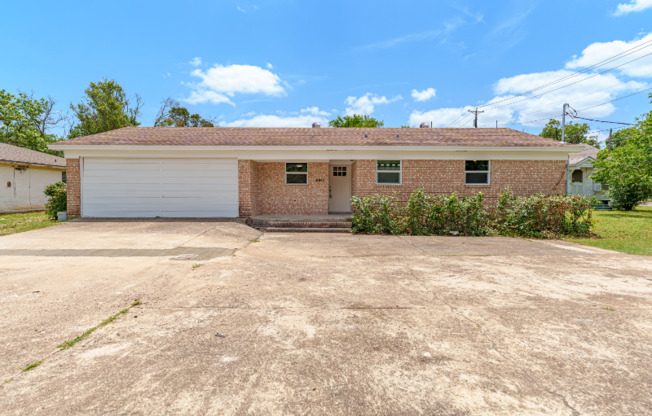 4128 HILLCREST DR