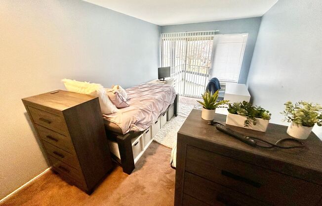 3 beds, 1 bath, 1,063 sqft, $3,675, Unit 08