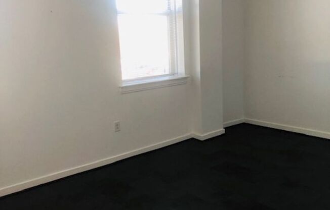 2 beds, 1 bath, 900 sqft, $1,999, Unit 200