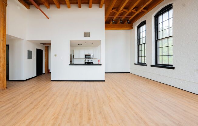 2 beds, 2 baths, $1,525, Unit Apartment 101