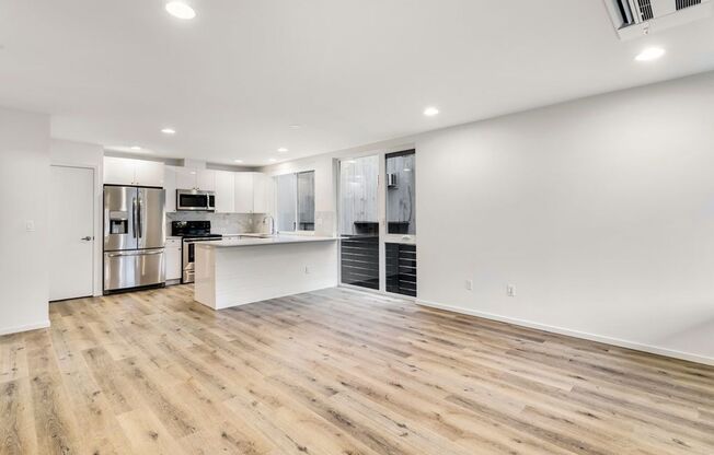 Pre-Leasing for 2024 School Year-Large Home in University District *Half Off the First Month's Rent*