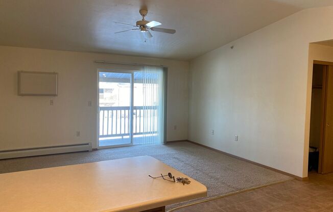 1 bed, 1 bath, 950 sqft, $949.99, Unit 525-03