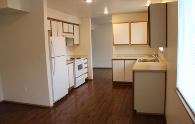 3 beds, 2.5 baths, $2,200