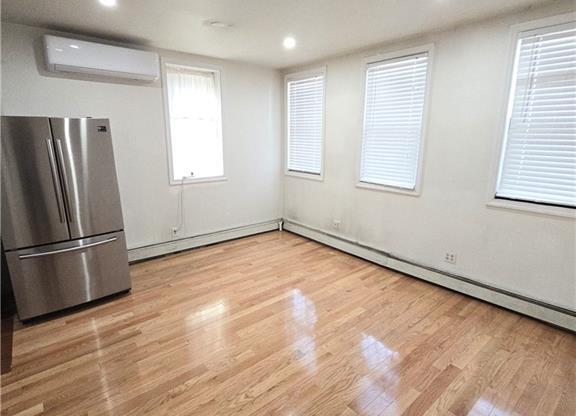 1 bed, 1 bath, 3,360 sqft, $2,000