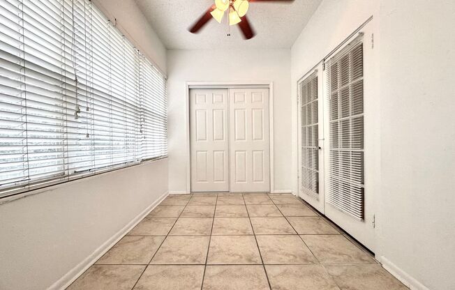 Large Renovated 2 Bedroom Unit, FREE Parking and FREE Washer/Dryer, Move In Ready, Steps to Lake Eola in Downtown Orlando, Hard Wood Flooring,
