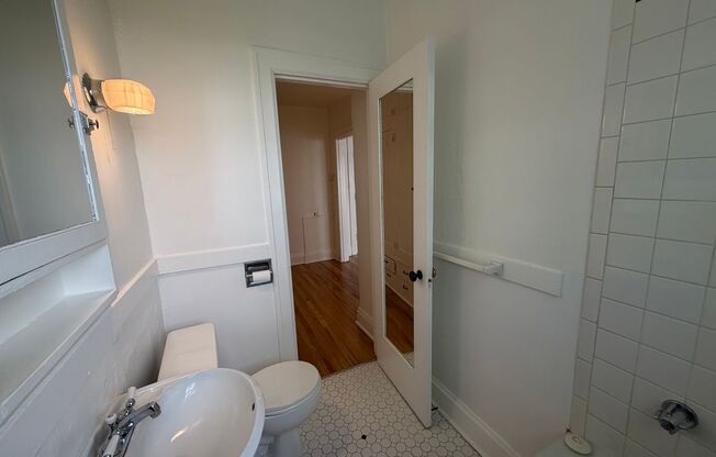 Studio, 1 bath, 320 sqft, $1,149, Unit 05