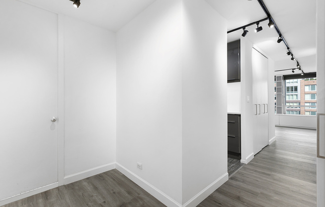 1 bed, 1 bath, $3,850, Unit 4D