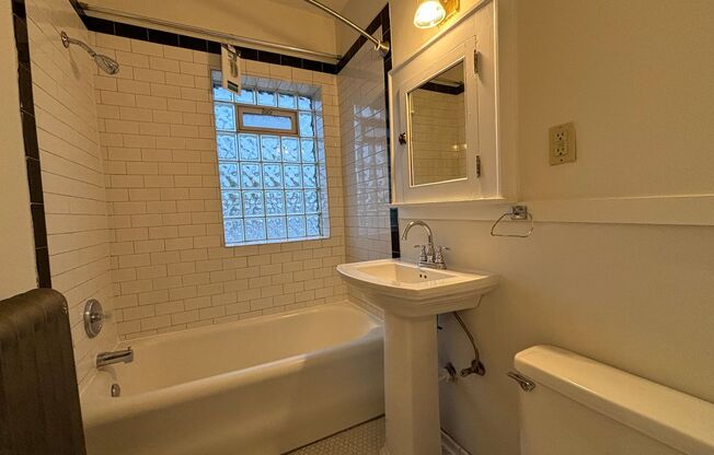 Studio, 1 bath, 455 sqft, $949, Unit 108