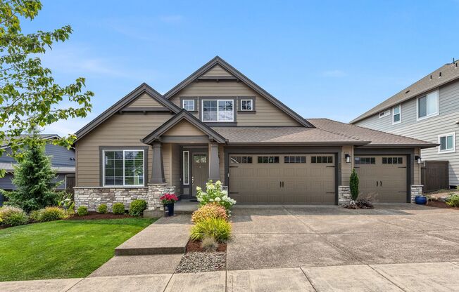 Gorgeous 4 Bedroom Camas Home With Generous Amenities!