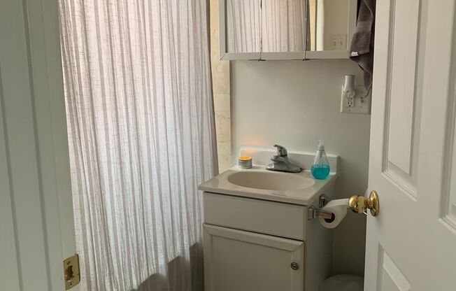 1 bed, 1 bath, 450 sqft, $1,595, Unit 4715-34N